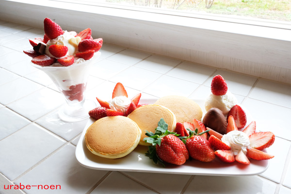 イチゴパンケーキとパフェ 完熟イチゴパンケーキとパフェ